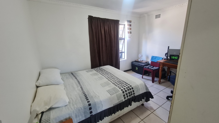 5 Bedroom Property for Sale in Hornlee East Western Cape